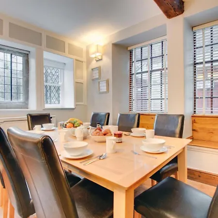 3 Bed In Whitby Oc-W501 *