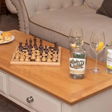 3 Bed In Whitby Oc-W501 *